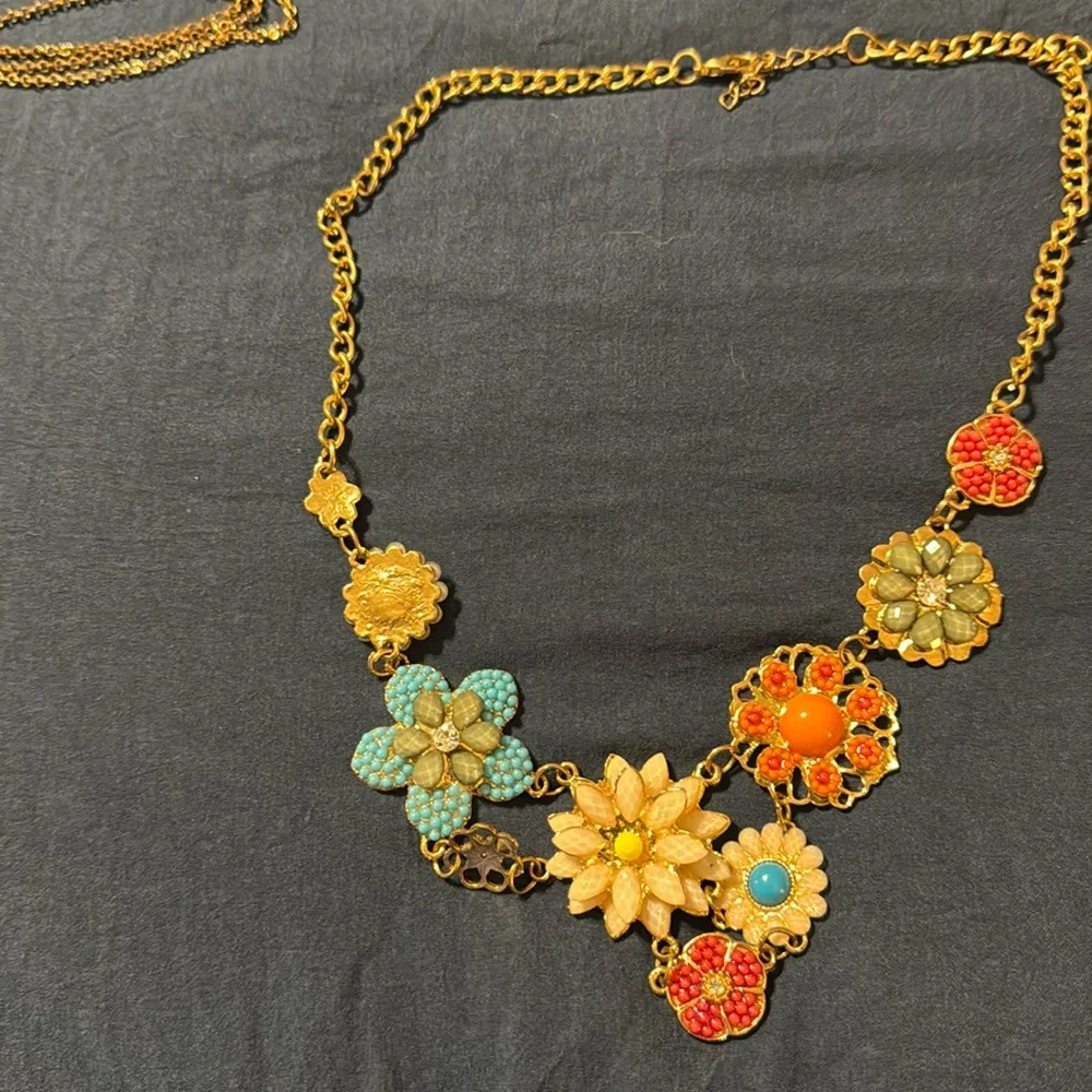 Multicolor acrylic flower necklace on chunky gold chain